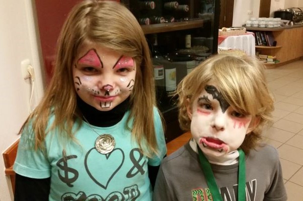Kinder feiern Halloween im Familienhotel Berger