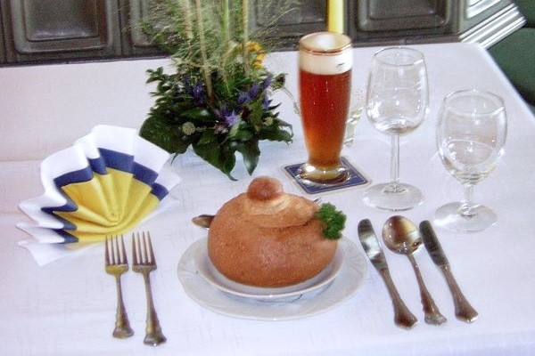 Rezept Knoblauchcremesuppe im Brotschüsserl, Familienhotel Berger